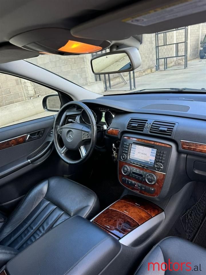 2007' Mercedes-Benz 320 photo #2