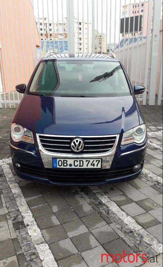 2009' Volkswagen Touran photo #1