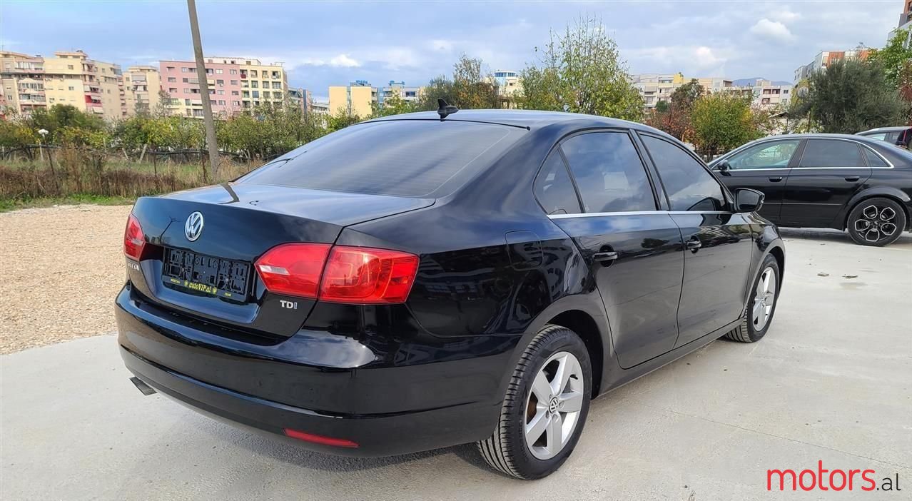 2012' Volkswagen Jetta photo #2