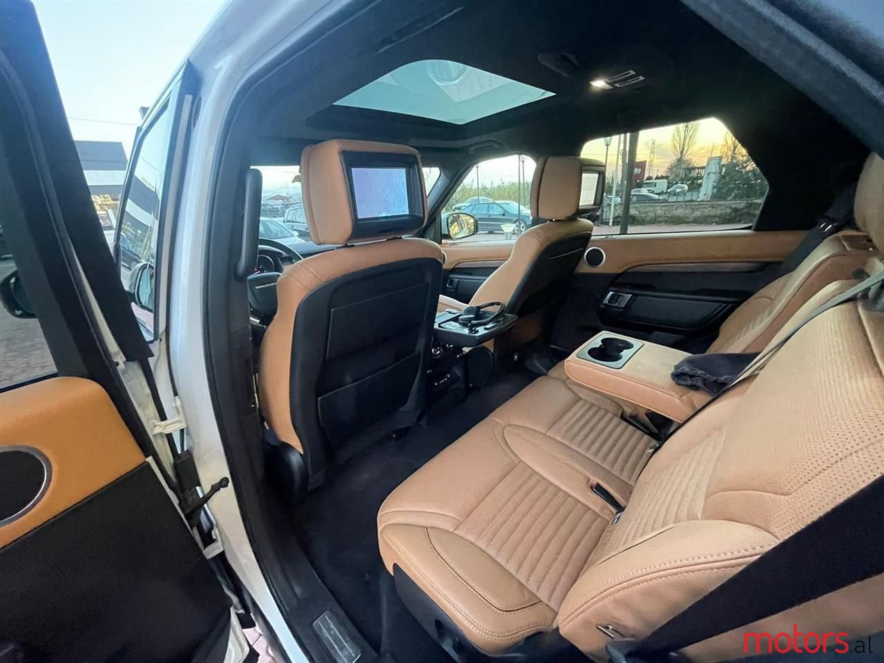 2017' Land Rover Discovery photo #6