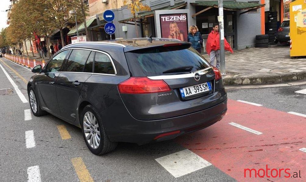 2011' Opel Insignia photo #3