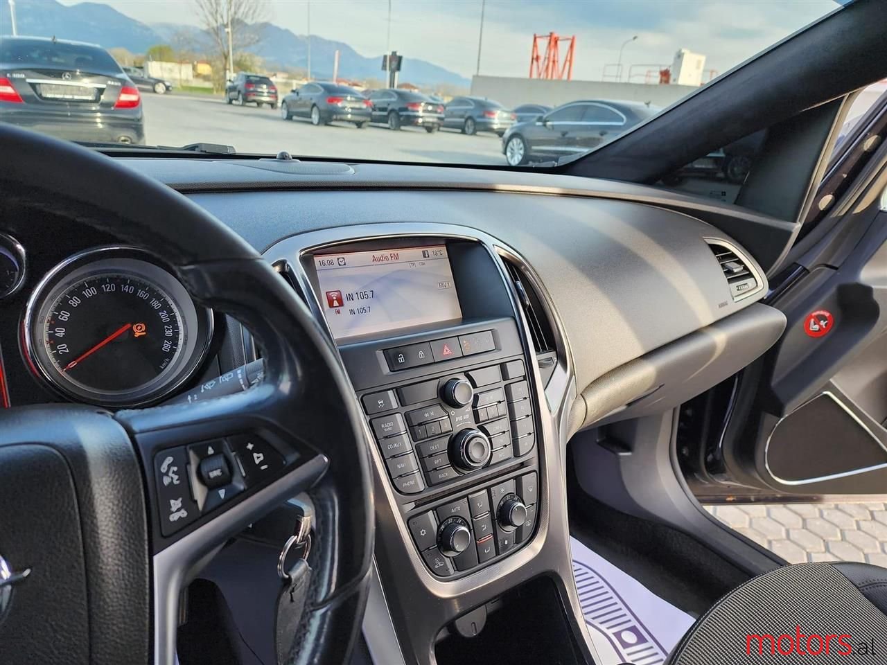 2010' Opel Astra photo #6