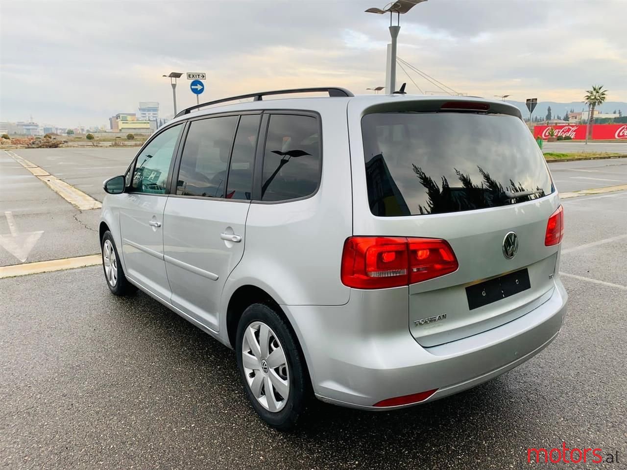 2011' Volkswagen Touran photo #2