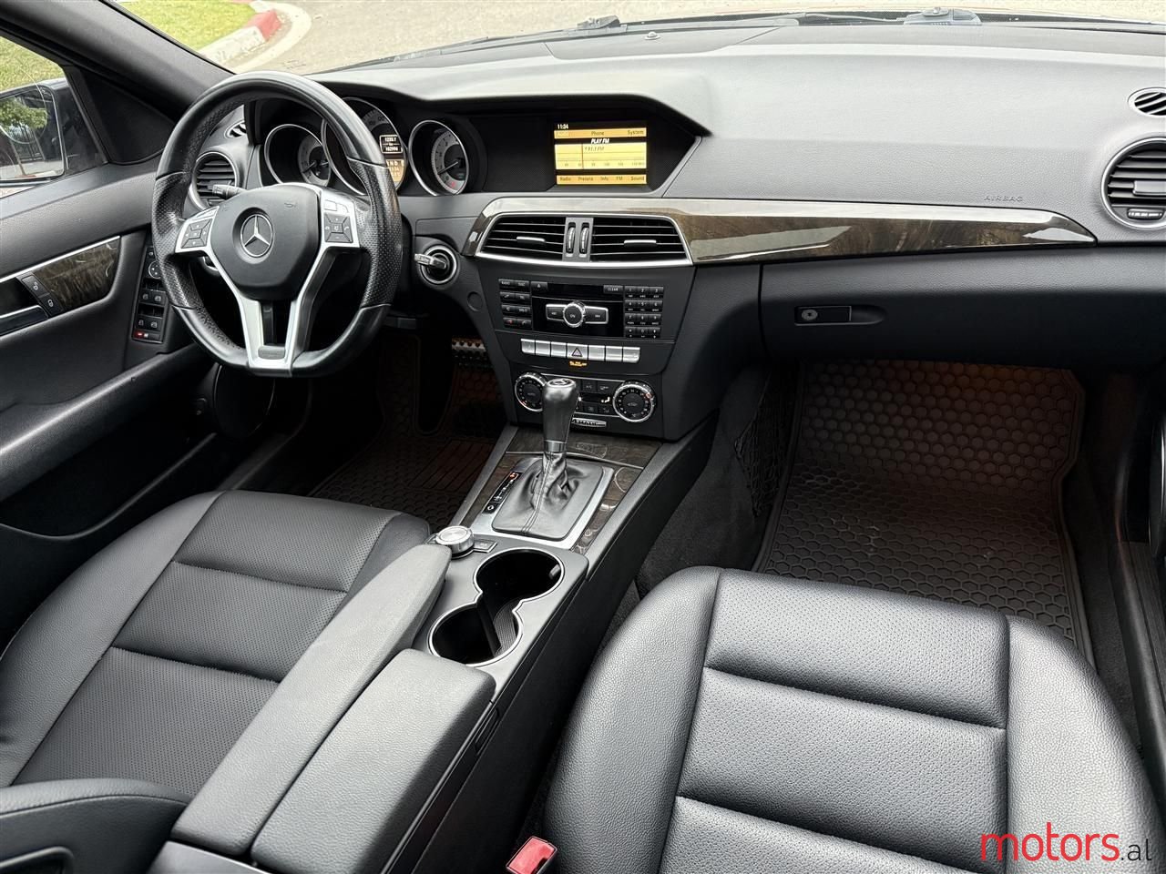 2012' Mercedes-Benz C 250 photo #3