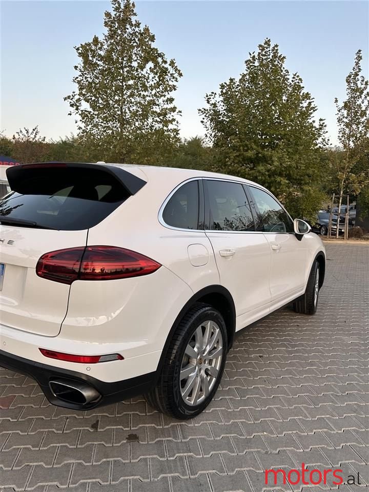 2016' Porsche Cayenne photo #2