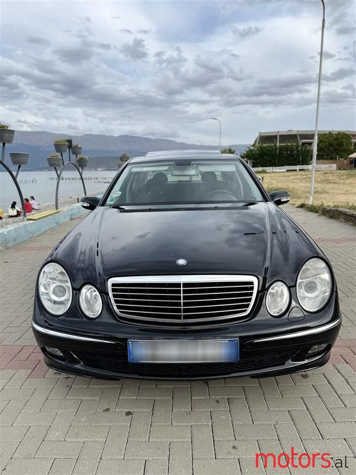 2004' Mercedes-Benz E 220 photo #6