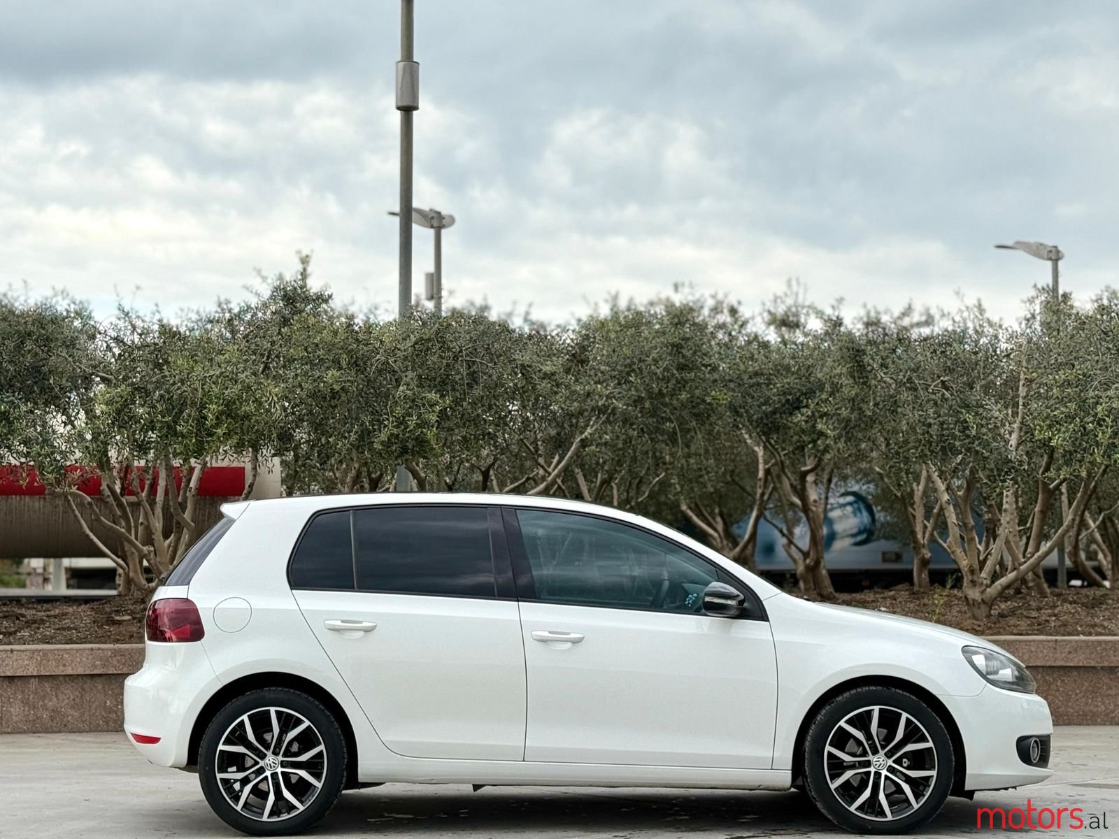 2010' Volkswagen Golf photo #6