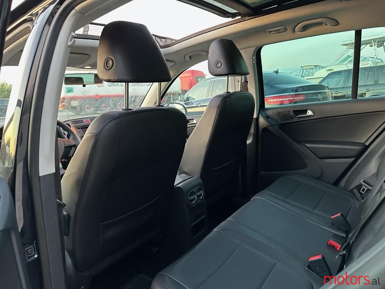 2010' Volkswagen Tiguan photo #6