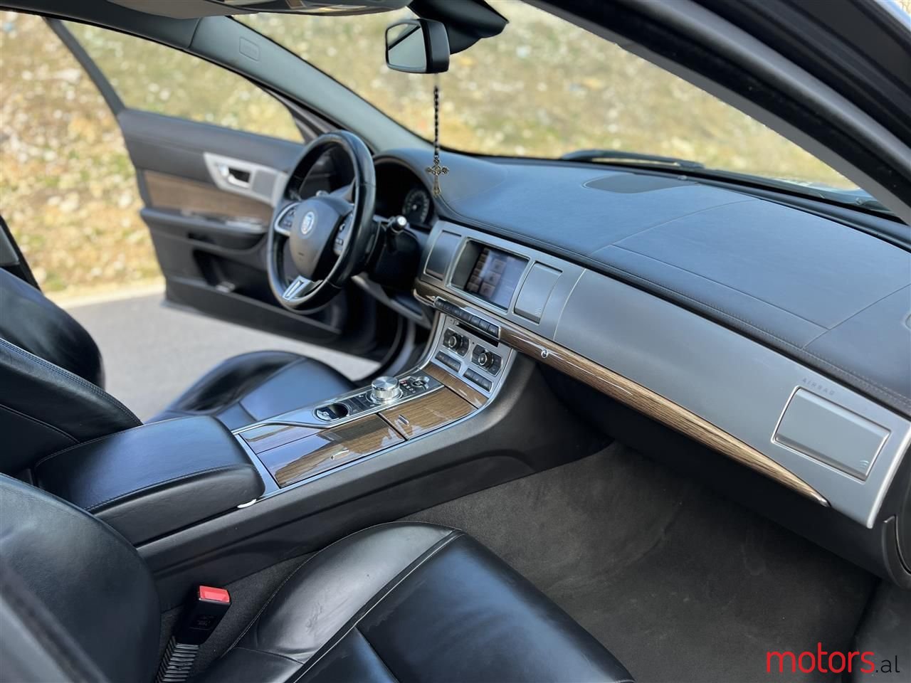 2012' Jaguar XF photo #4