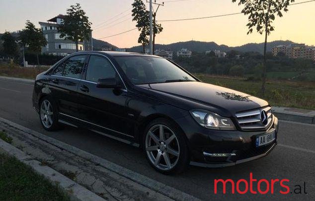 2011' Mercedes-Benz C-Class photo #1