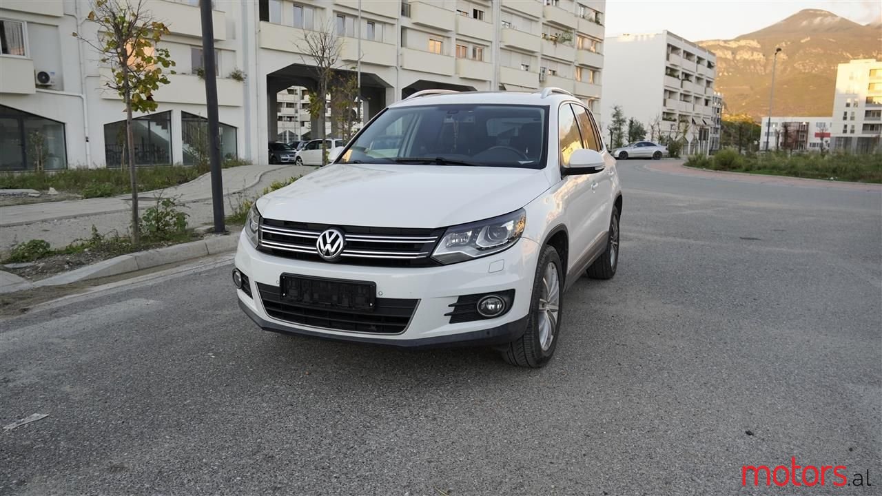 2012' Volkswagen Tiguan photo #4