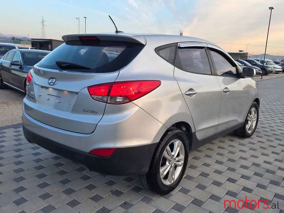 2011' Hyundai Tucson photo #4
