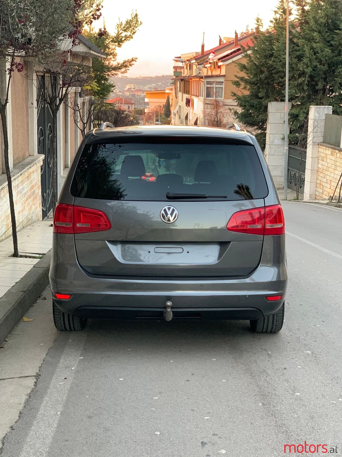 2011' Volkswagen Sharan photo #3