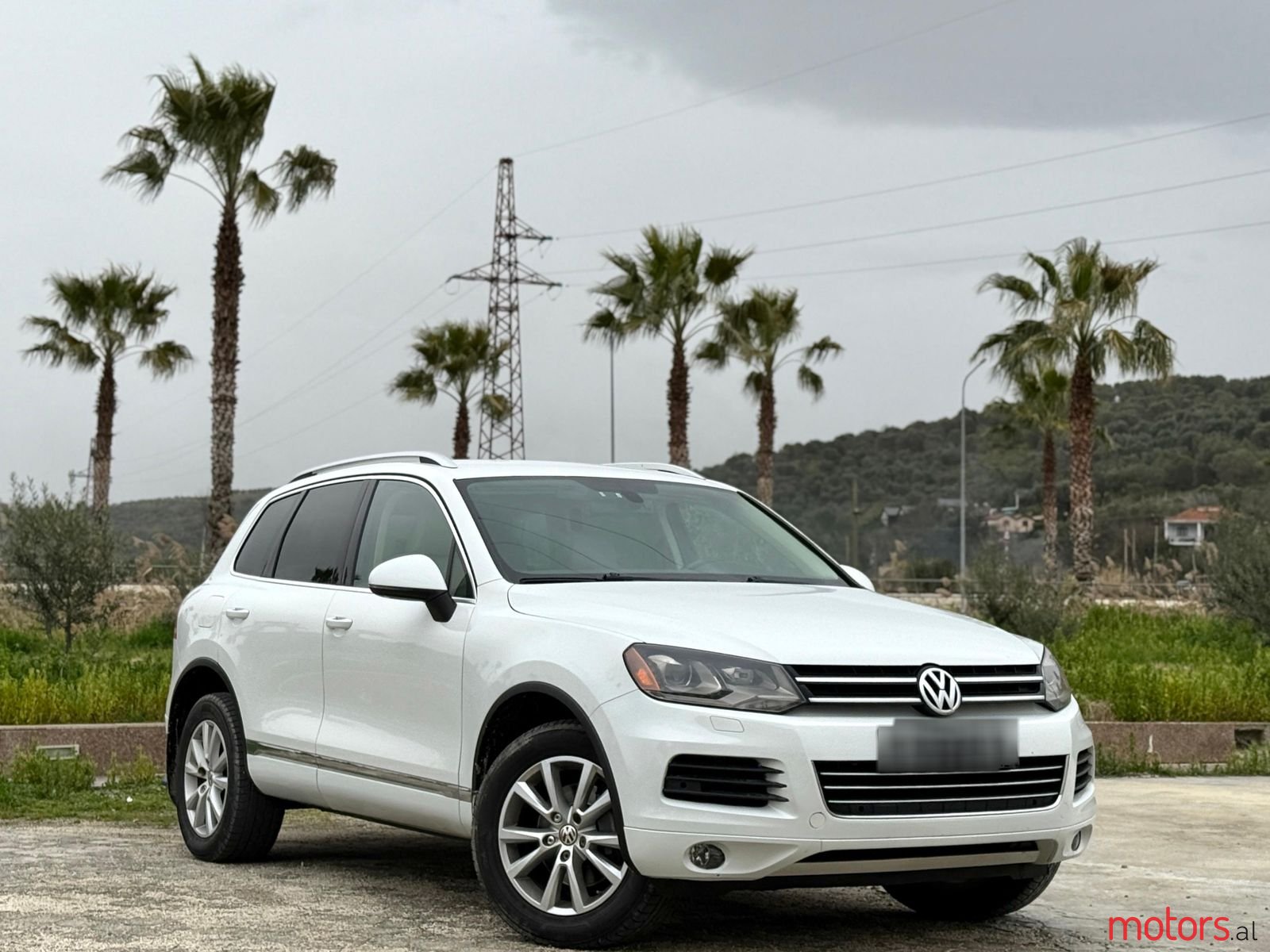 2014' Volkswagen Touareg photo #1