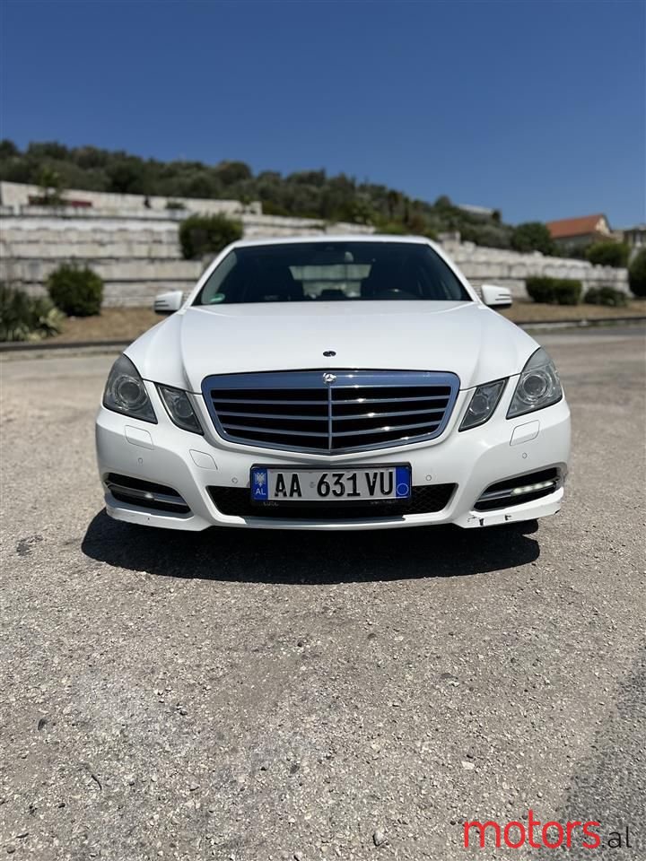 2012' Mercedes-Benz E 200 photo #4