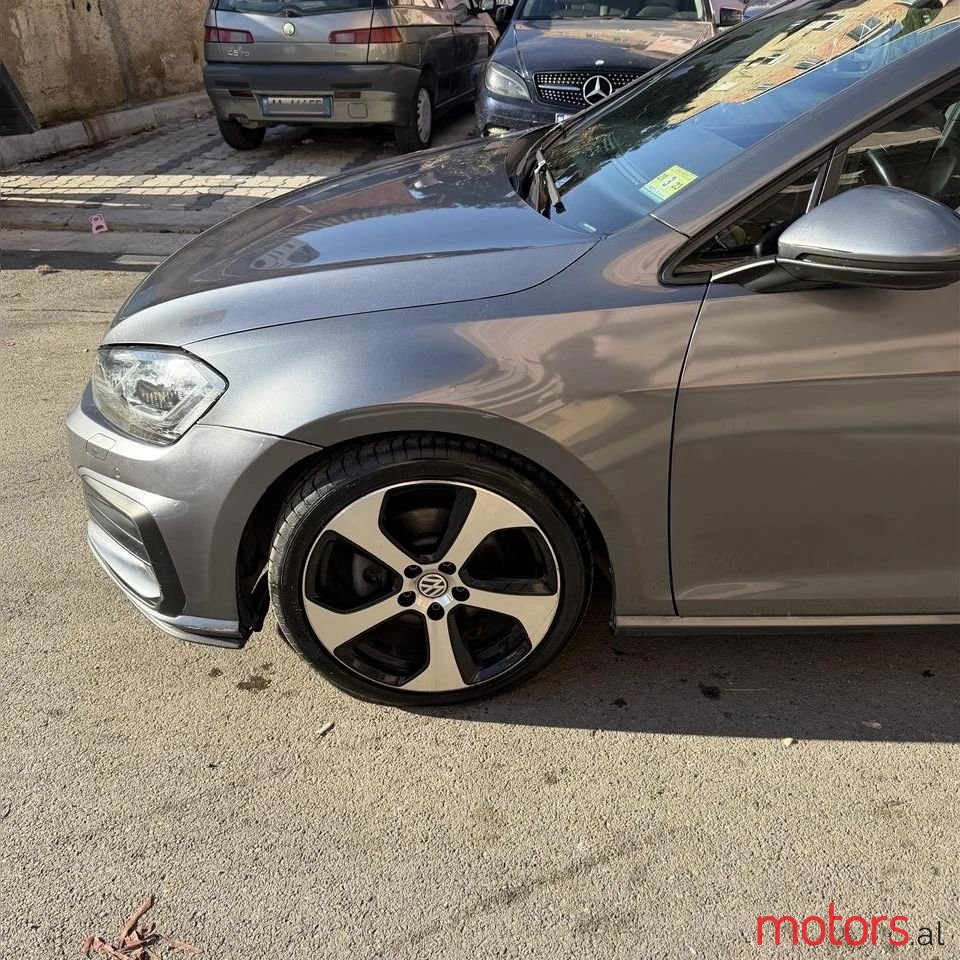 2015' Volkswagen Golf photo #5