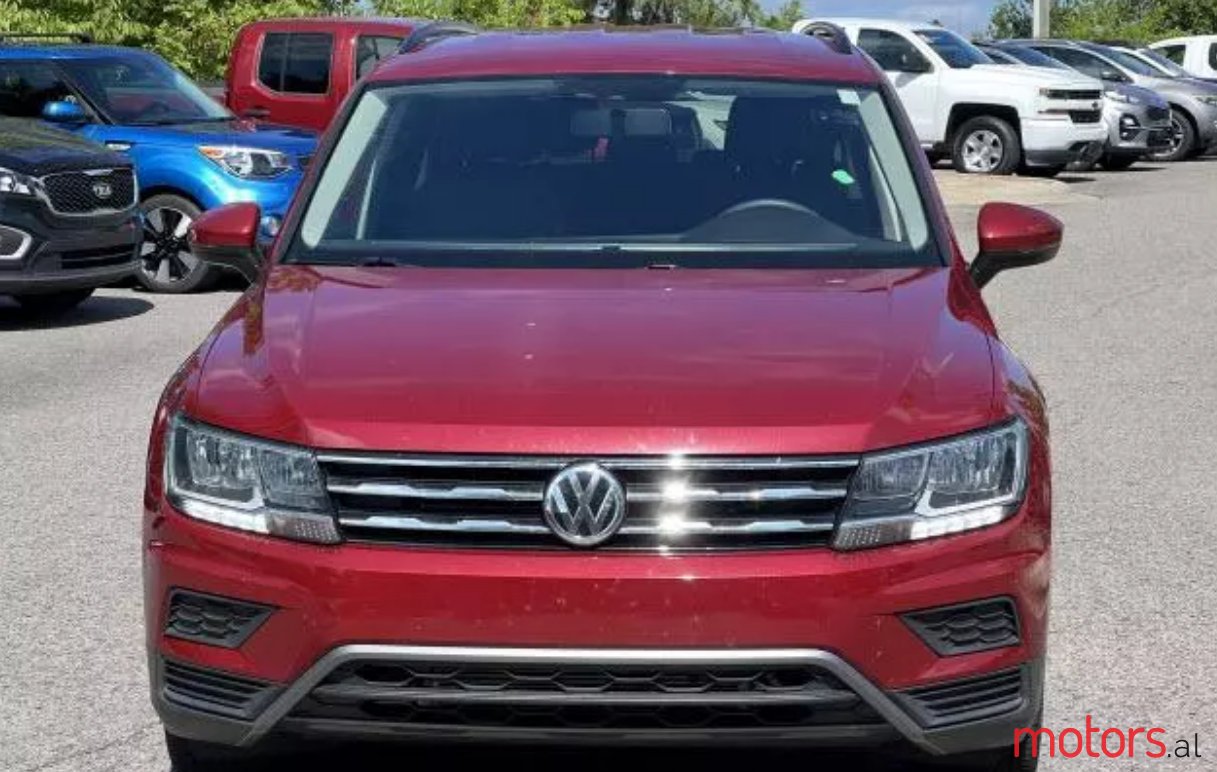 2019' Volkswagen Tiguan S photo #1