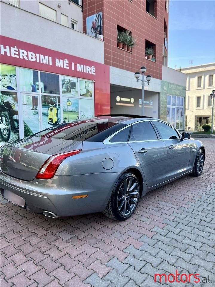 2010' Jaguar XJ photo #6