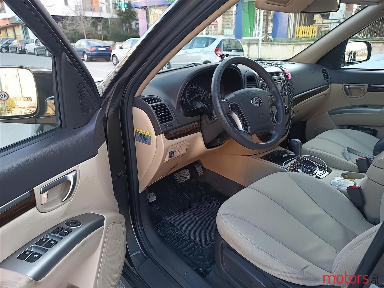 2011' Hyundai Santa Fe photo #5