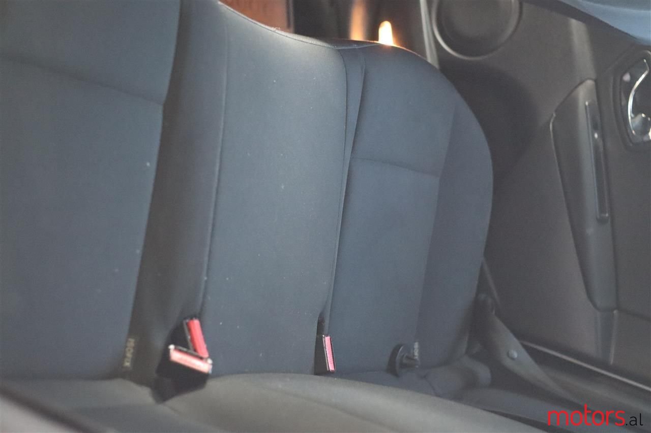 2012' Renault Megane photo #2