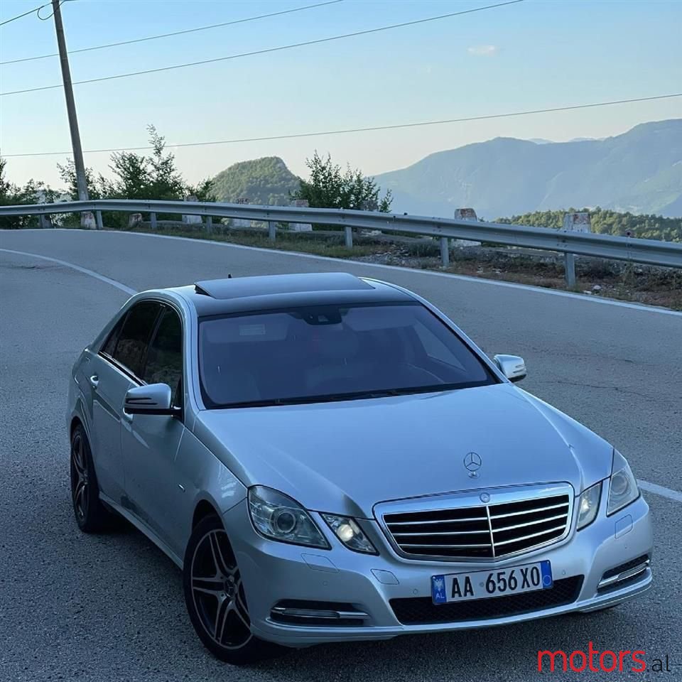 2011' Mercedes-Benz E 350 photo #5