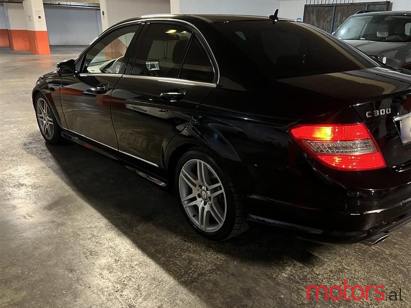 2011' Mercedes-Benz C 300 photo #2