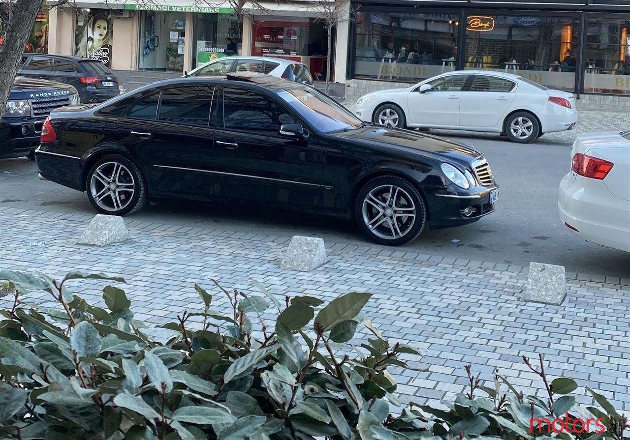 2008' Mercedes-Benz E 320 photo #3