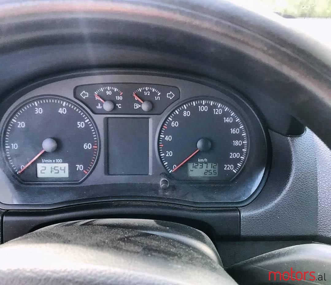 2008' Volkswagen Polo photo #5