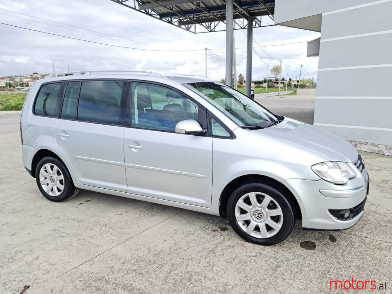 2007' Volkswagen Touran photo #3