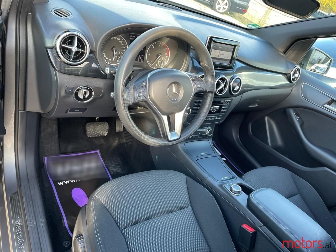 2012' Mercedes-Benz B 180 photo #6