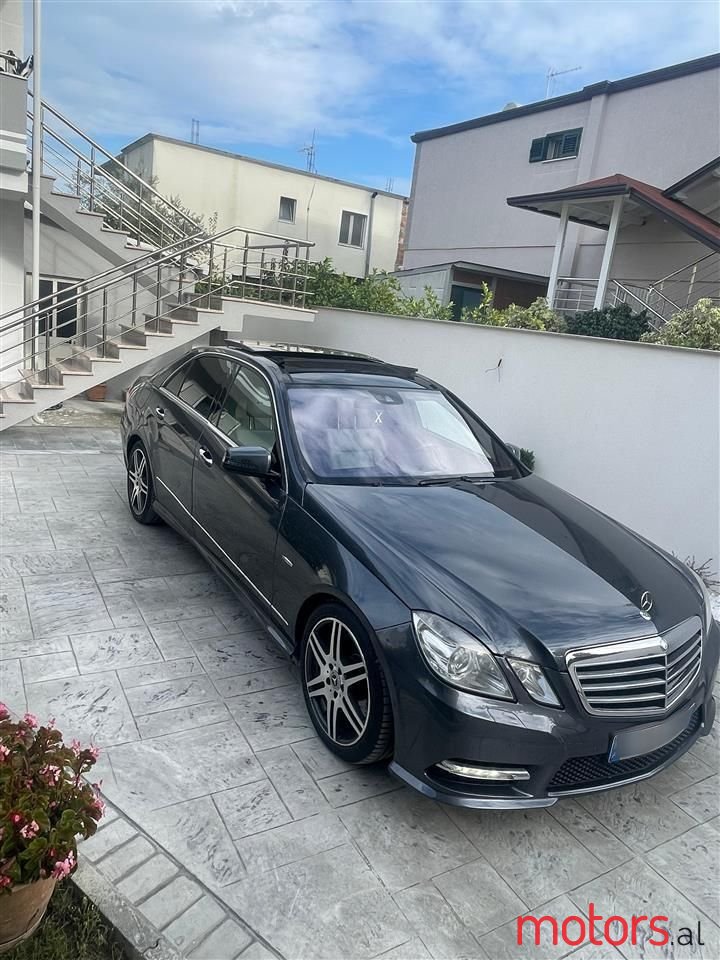 2012' Mercedes-Benz E 350 photo #1