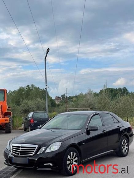 2010' Mercedes-Benz E 220 photo #3