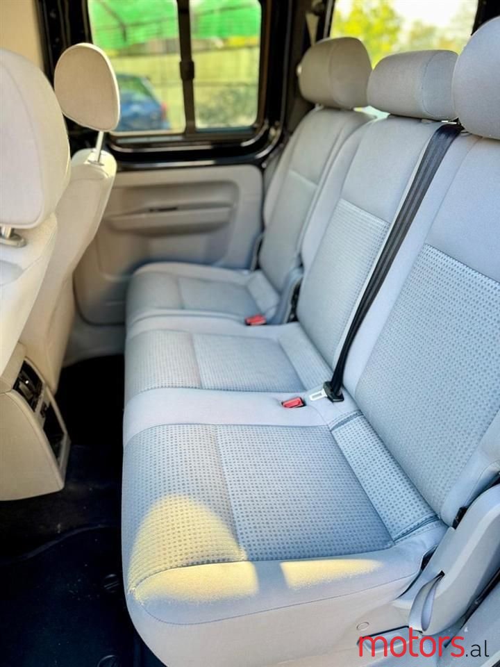 2008' Volkswagen Caddy photo #5