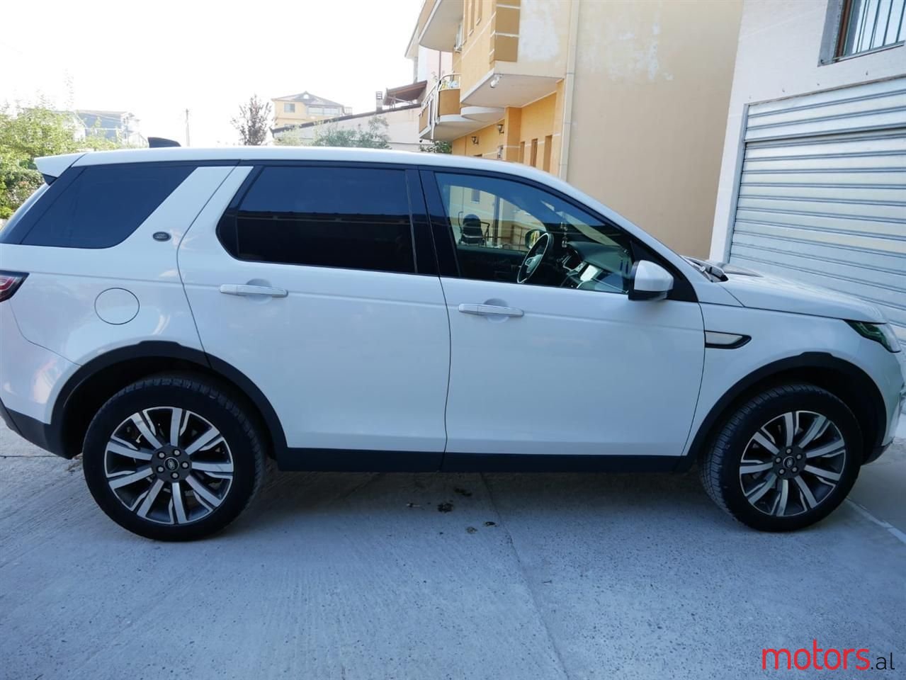 2017' Land Rover Discovery Sport photo #5