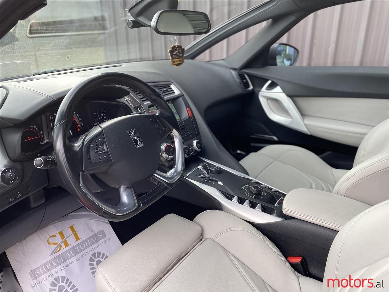 2012' Citroen DS5 photo #5