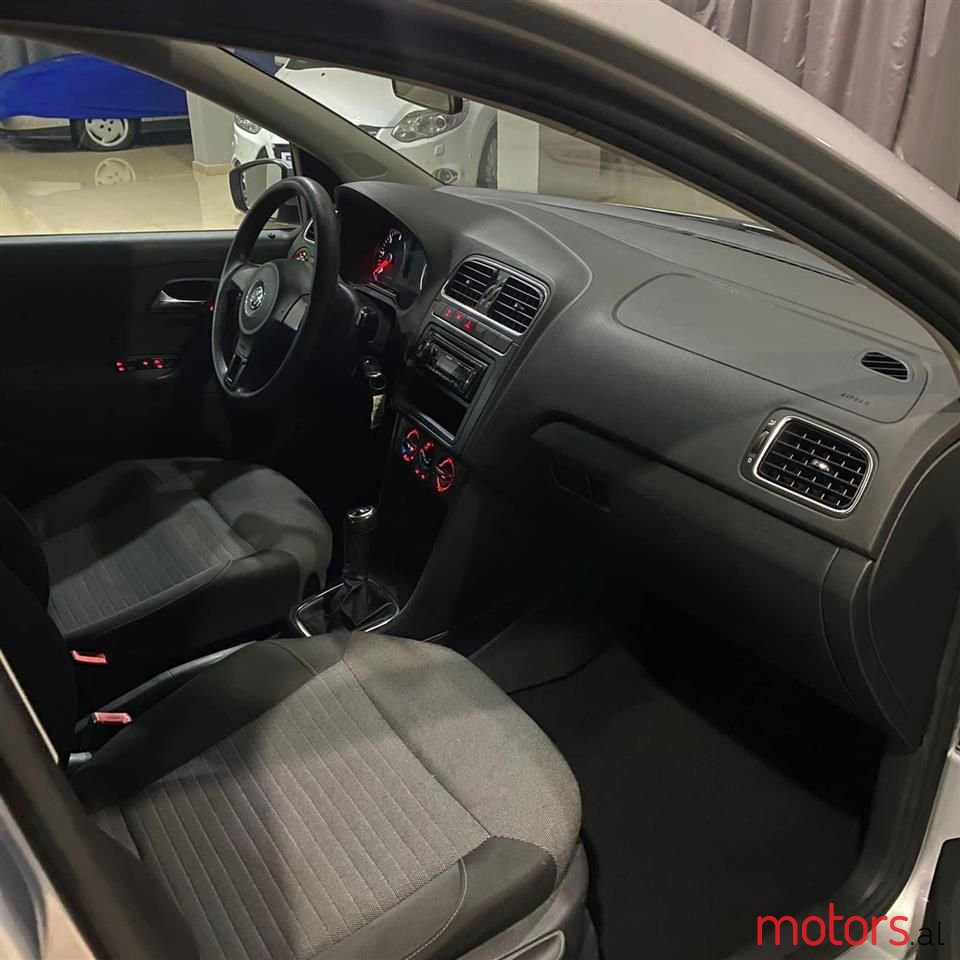 2009' Volkswagen Polo photo #2