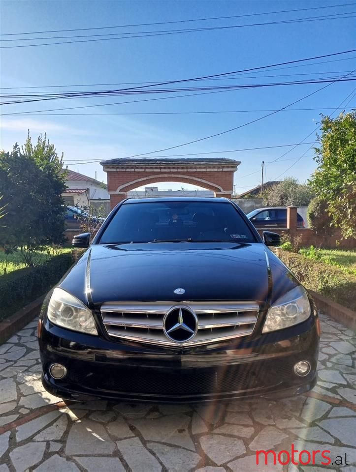 2011' Mercedes-Benz C 300 photo #2