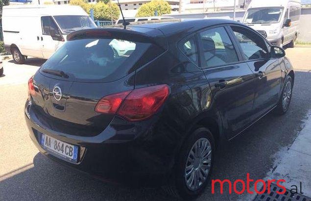 2011' Opel Astra photo #1