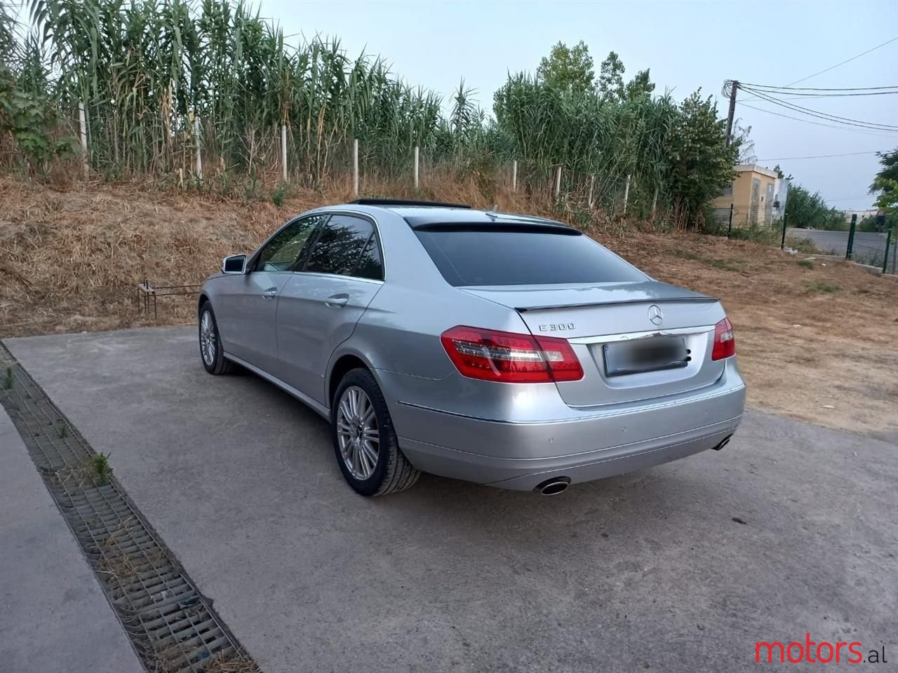 2010' Mercedes-Benz 300 photo #4