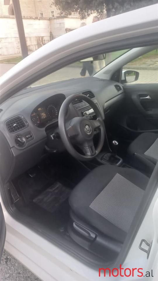 2012' Volkswagen Polo photo #6