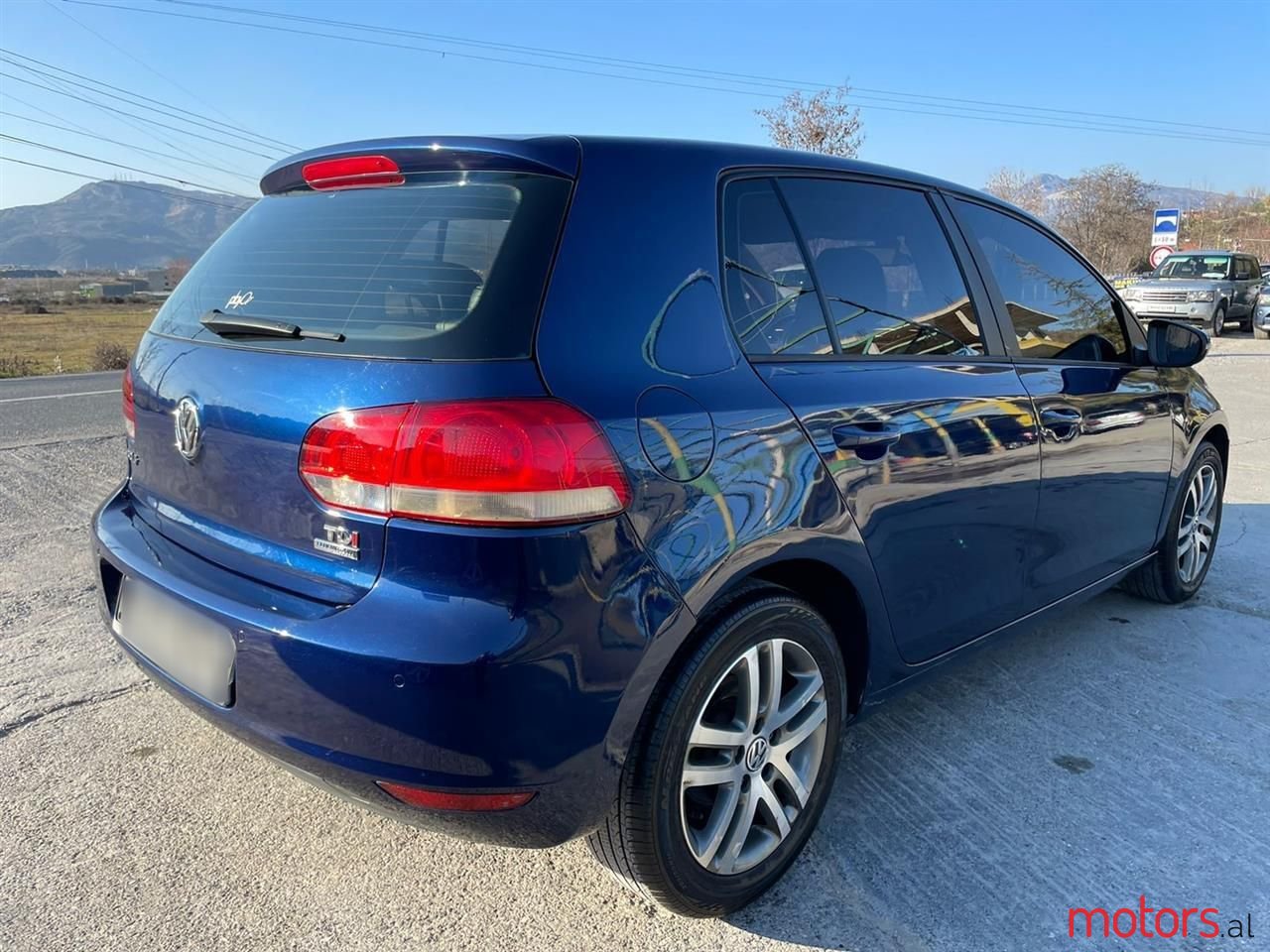 2011' Volkswagen Golf photo #3