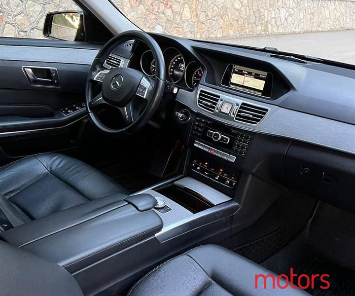 2015' Mercedes-Benz E 200 photo #2