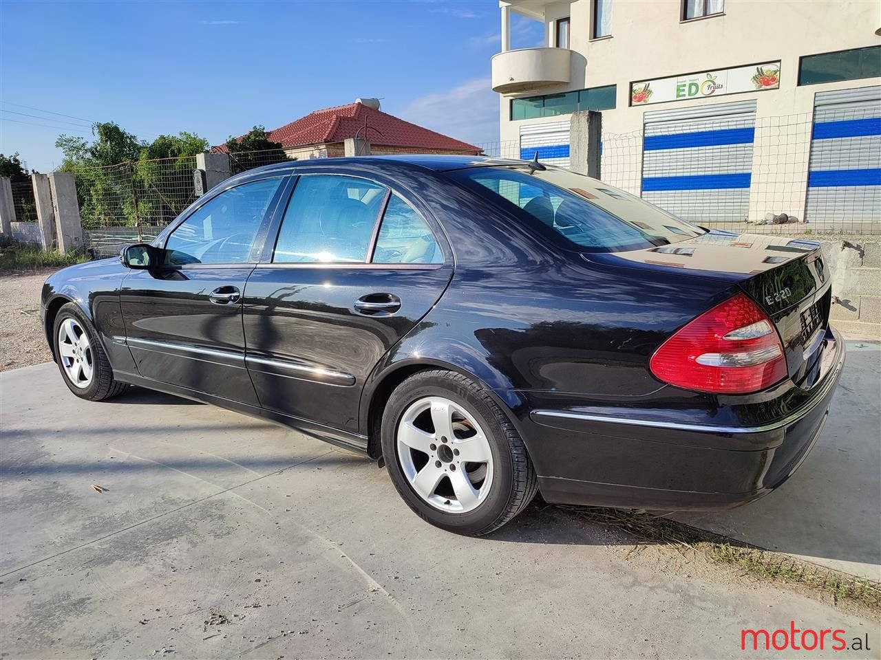 2005' Mercedes-Benz E 220 photo #3