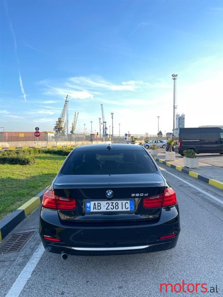 2013' BMW 320 photo #2