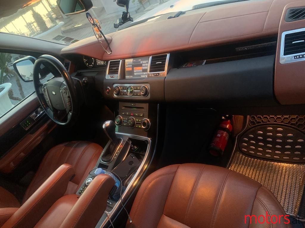 2011' Land Rover Range Rover Sport photo #2