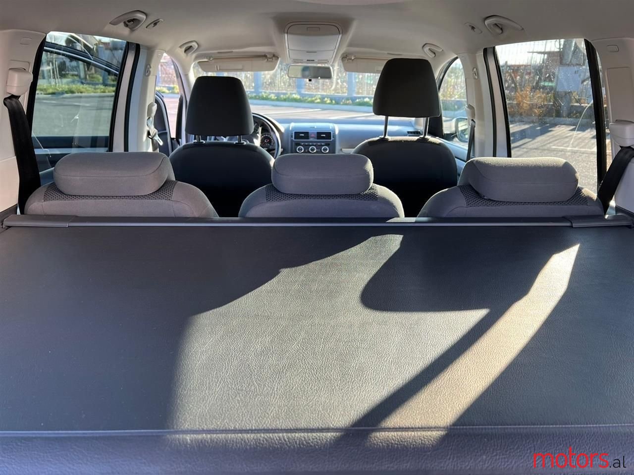 2012' Volkswagen Touran photo #6