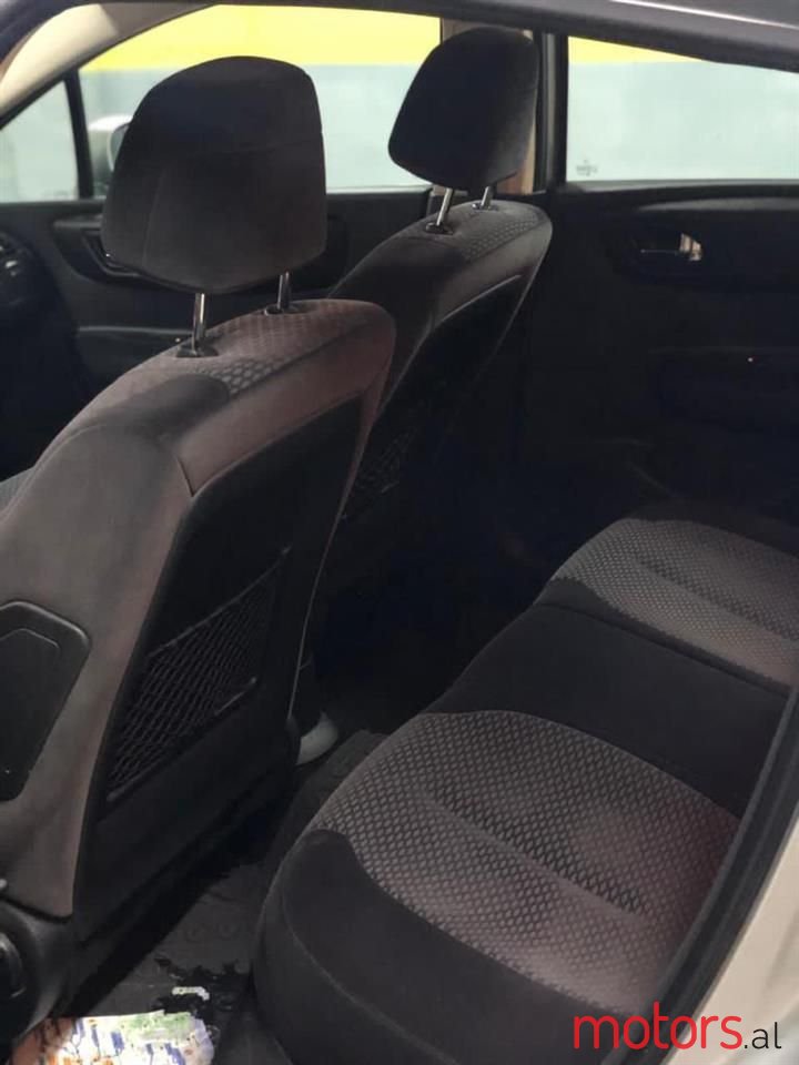 2008' Citroen C4 photo #6