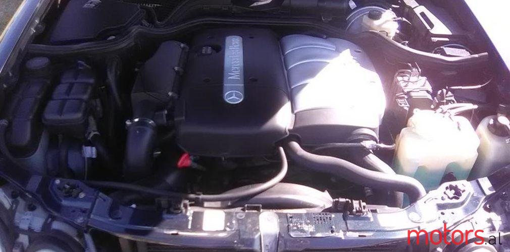 2000' Mercedes-Benz E 220 photo #6