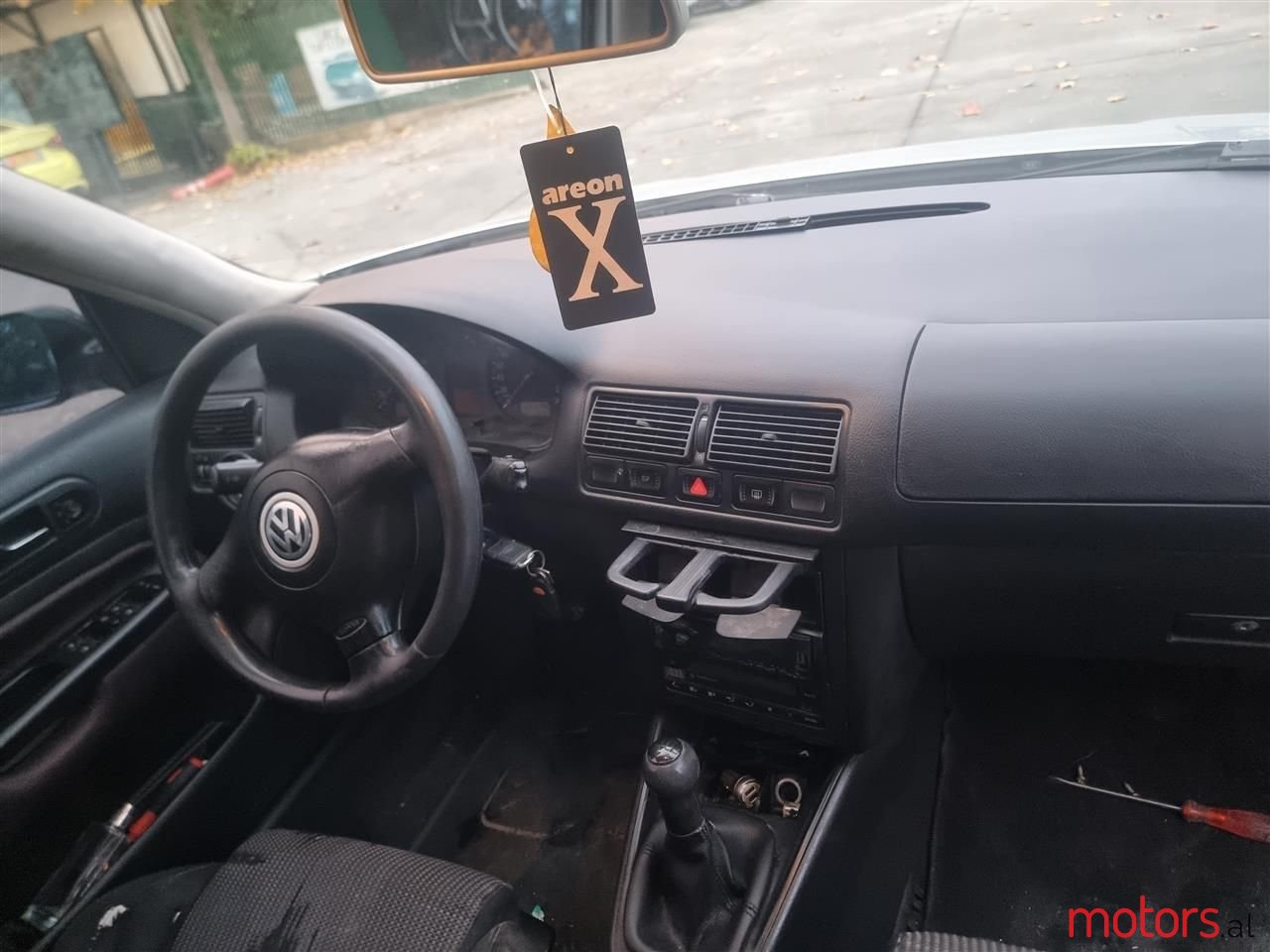 2002' Volkswagen Golf photo #5