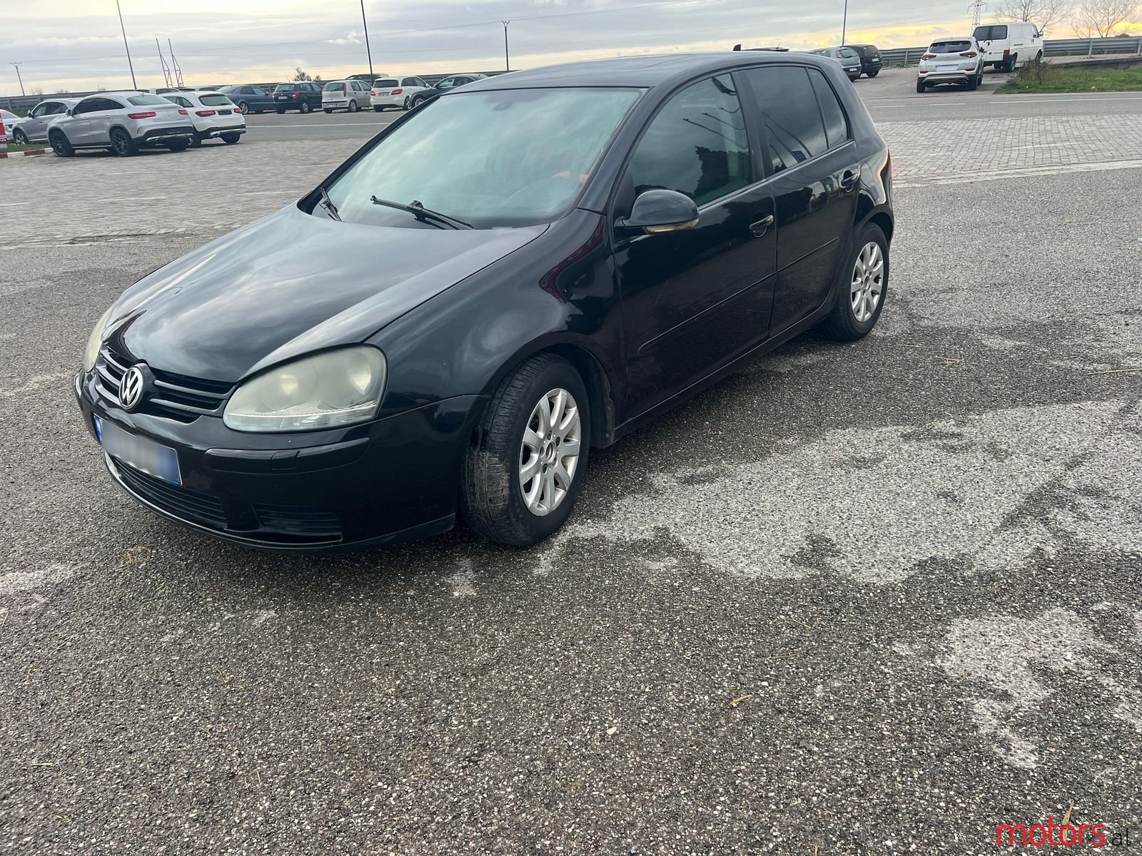 2004' Volkswagen Golf photo #1